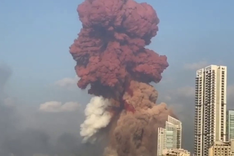 Ισχυρή έκρηξη στο λιμάνι της Βηρυτού – H έκρηξη έγινε αισθητή μέχρι την Κύπρο