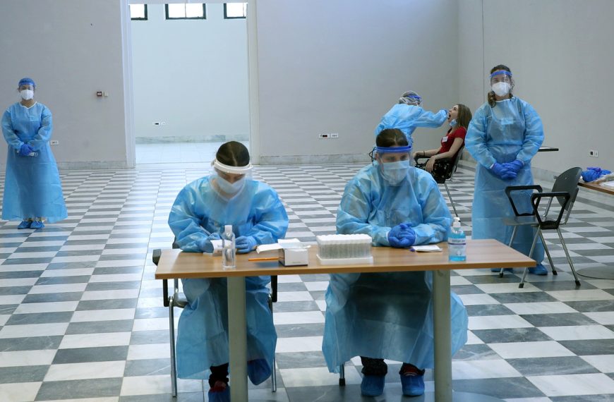 Πάνω από 10 εκατομμύρια κρούσματα στην Ευρώπη