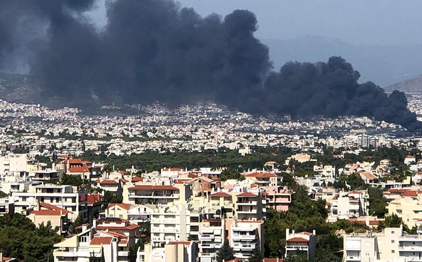 Ζερεφός: Άκρως τοξικός και επικίνδυνος ο καπνός από την φωτιά στην Μεταμόρφωση