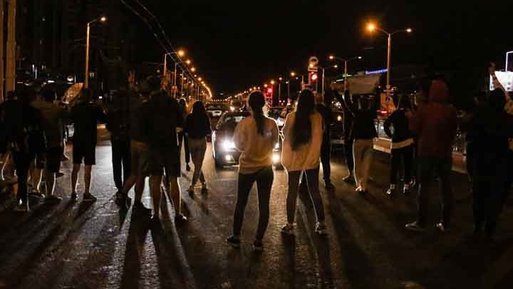 Λευκορωσία: Δεύτερος διαδηλωτής νεκρός, χιλιάδες άνθρωποι στους δρόμους για τέταρτη ημέρα