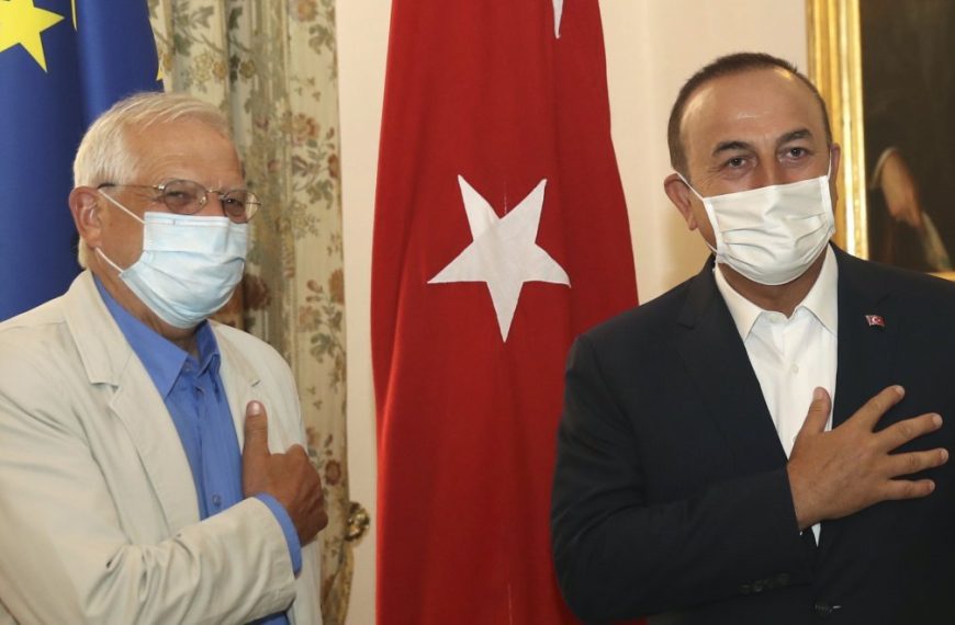 Κομισιόν: Οργή με τις δηλώσεις Τσαβούσογλου για τη συμφωνία Ελλάδας – Αιγύπτου