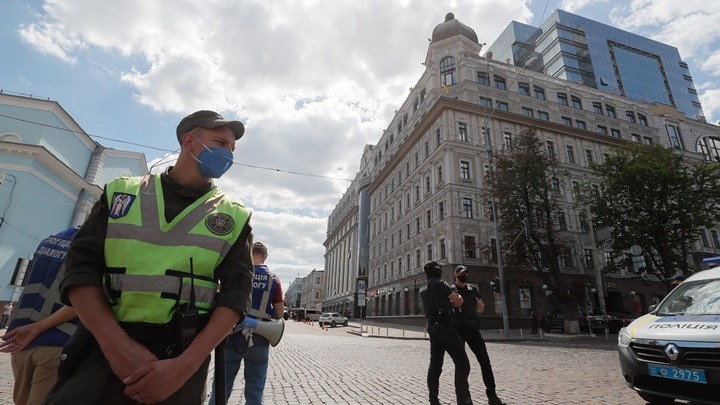 Η ουκρανική αστυνομία συνέλαβε άνδρα που κράτησε όμηρο σε τράπεζα του Κιέβου