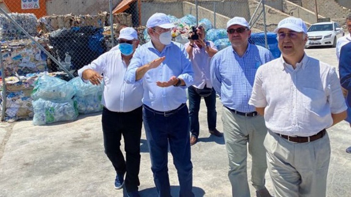 Χατζηδάκης: Πρότυπο νησί για την ανακύκλωση γίνεται η Σαντορίνη