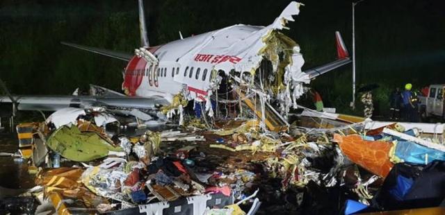 Στους 18 αυξήθηκε ο αριθμός των νεκρών από το δυστύχημα με το αεροσκάφος στην Ινδία