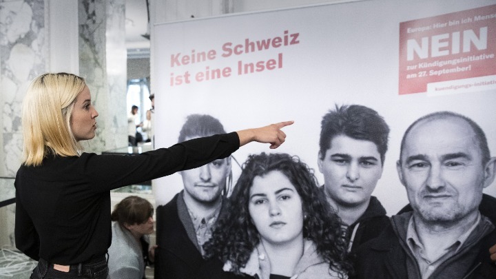 Οι Ελβετοί είπαν «όχι» στον περιορισμό της ελεύθερης κυκλοφορίας ανθρώπων από την ΕΕ