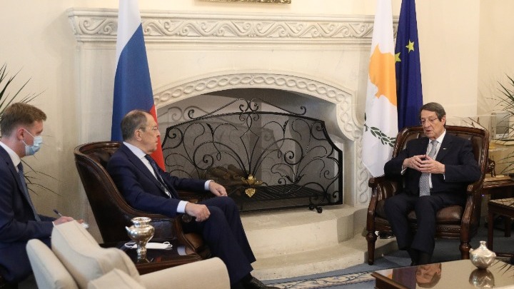 Λαβρόφ: Έτοιμη η Ρωσία να συμβάλει σε διάλογο για την Αν. Μεσόγειο