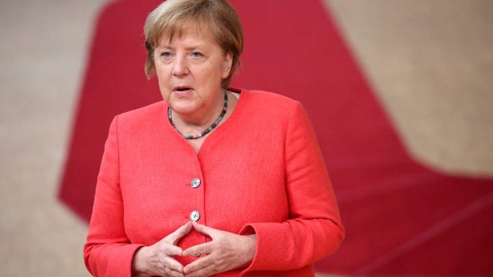 Μέρκελ: Θέλουμε να αποφύγουμε ένα δεύτερο lockdown – 1.798 νέα κρούσματα κοροναϊού