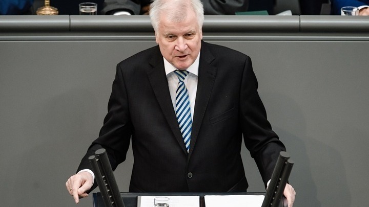 Ζεεχόφερ: Δέκα χώρες της ΕΕ θα υποδεχθούν 400 ασυνόδευτα παιδιά από τη Μόρια