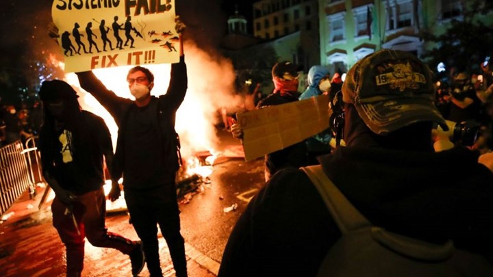 ΗΠΑ: Αφροαμερικανός πέθανε από ασφυξία αφού αστυνομικοί του έβαλαν σακούλα στο κεφάλι