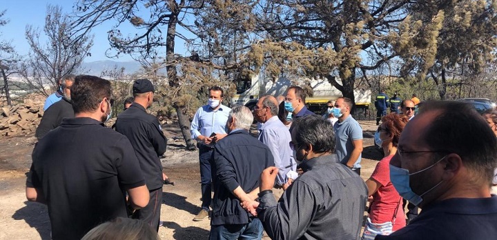 Στον Βύρωνα κλιμάκιο του ΣΥΡΙΖΑ για αυτοψία στα σημεία της φωτιάς