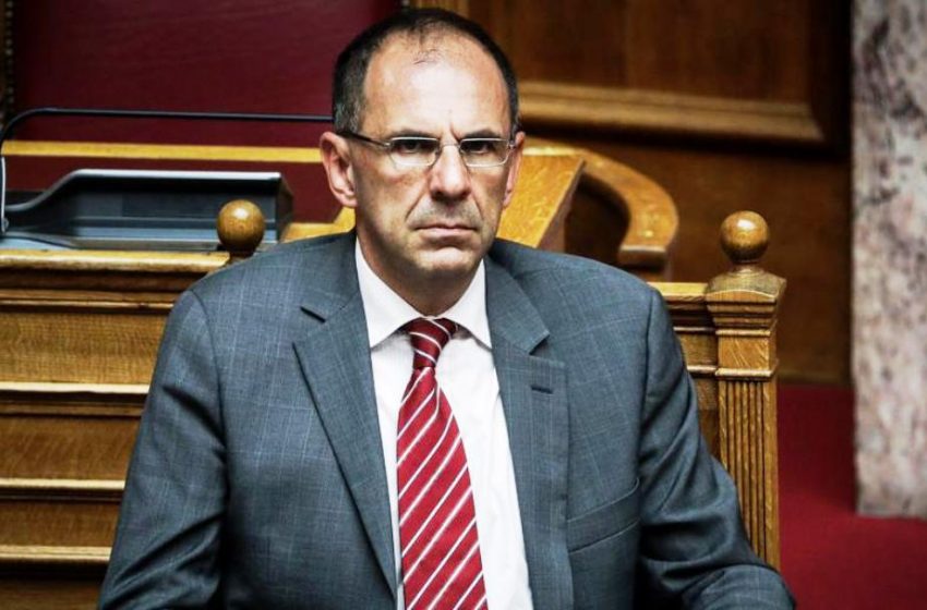 Σύγκρουση Γεραπετρίτη-Ραγκούση στη Βουλή για τις μάσκες στα σχολεία
