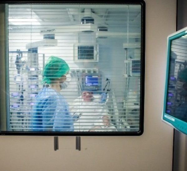 «Βόμβα» από τον διευθυντή της ΜΕΘ του Βενιζέλειου – «Αν δεν εμβολιαστούμε&hellip;