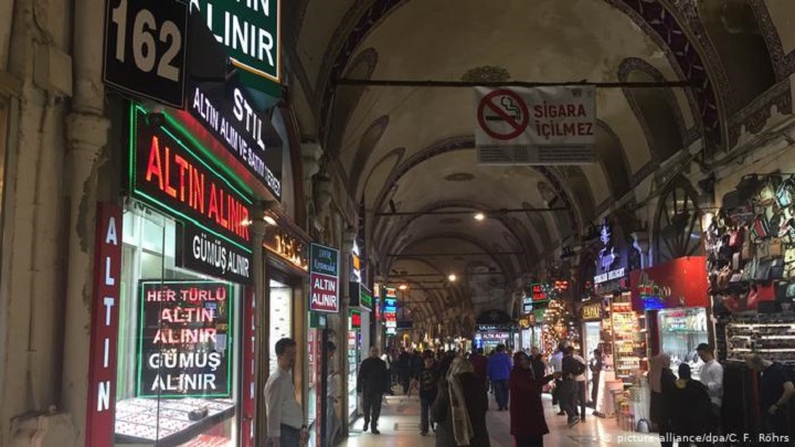 Handelsblatt: Στη δίνη βαθιάς οικονομικής κρίσης η Τουρκία