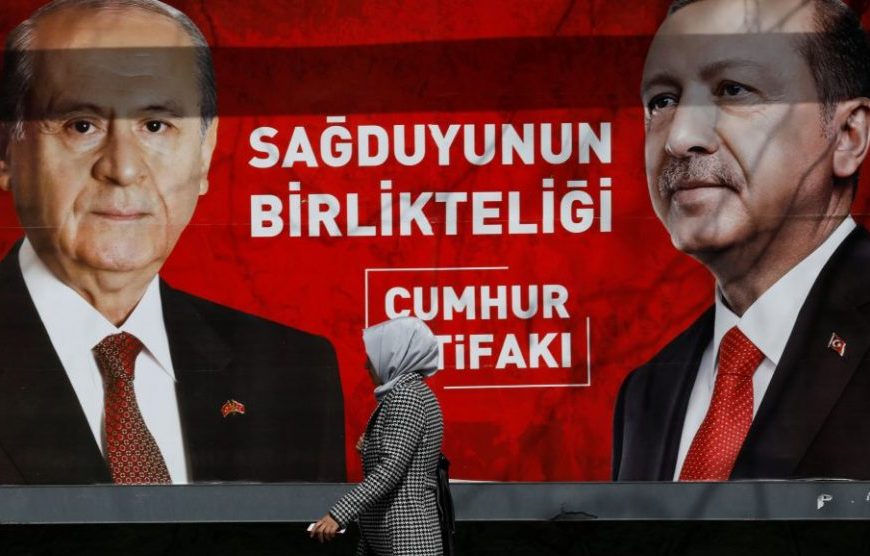 Νέος πονοκέφαλος για τον Ερντογάν: Η τουρκική αντιπολίτευση ζητά πρόωρες εκλογές