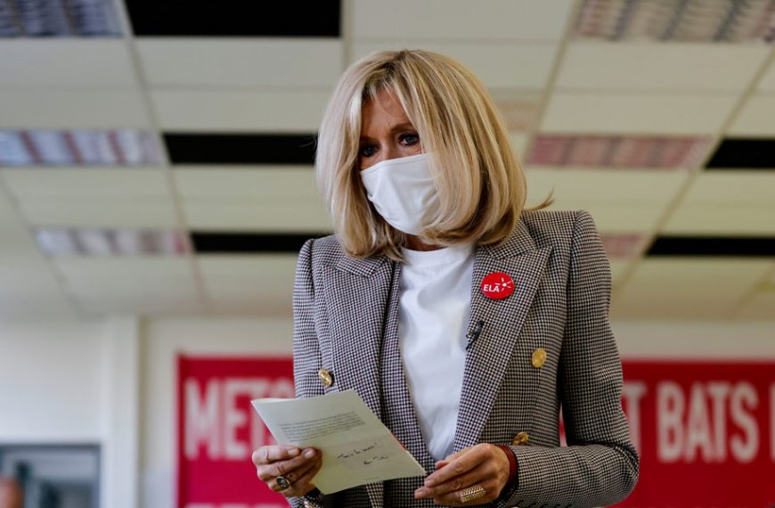 Σε καραντίνα για επτά ημέρες η Μπριζίτ Μακρόν