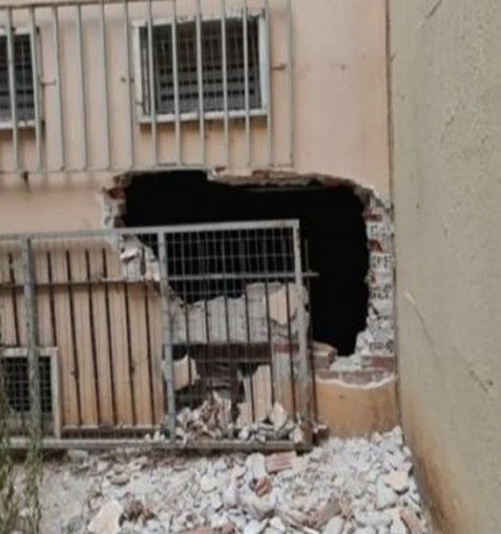 Γκράβα: Γκρέμισαν τον τοίχο για να διαρρήξουν το κυλικείο του σχολείου