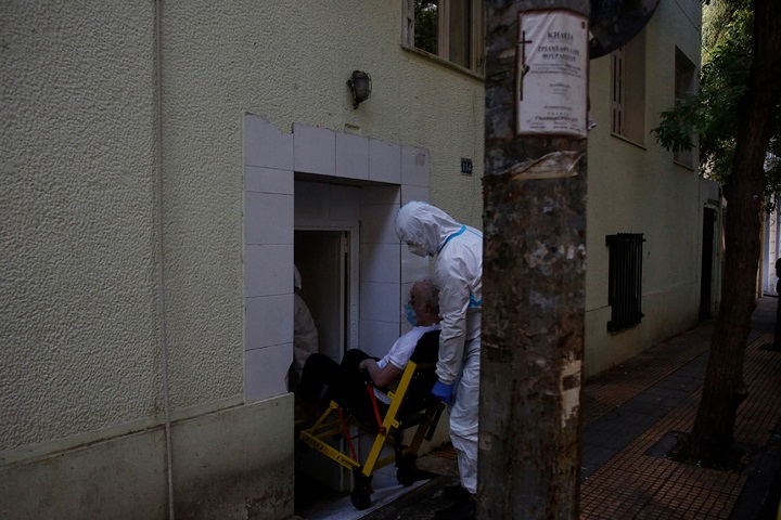 Γηροκομείο Αγίου Παντελεήμονα: Πάνω από 40 τα κρούσματα – Σε νοσοκομεία αναφοράς οι ηλικιωμένοι