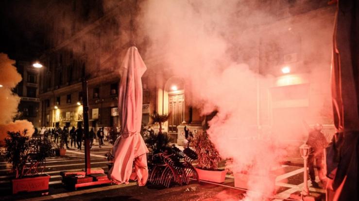 Νάπολη: Εξέγερση κατά της απαγόρευσης κυκλοφορίας