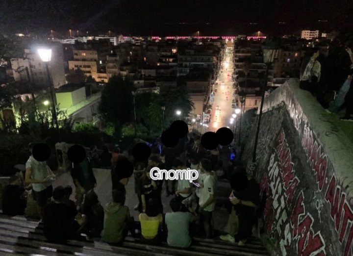 Περιοριστικά μέτρα στην Πάτρα: Έκλεισαν τα καταστήματα και γέμισαν κόσμο οι πλατείες