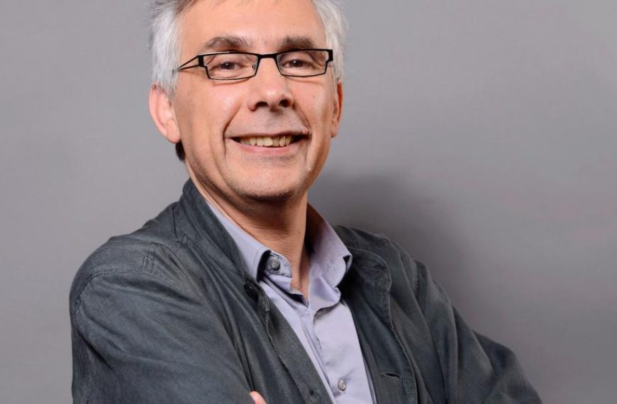 Ντανιέλ Σνεντερμάν: Τα μέσα κοινωνικής δικτύωσης δεν είναι λύση, αλλά ένα άλλο είδος προβλήματος