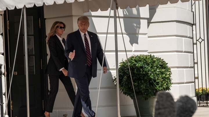 Θετικοί στον κοροναϊό ο Ντόναλντ Τραμπ και η σύζυγός του Μελάνια