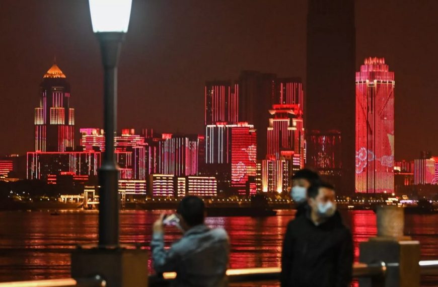 “Πρέπει να επιβληθεί καραντίνα τύπου Γιουχάν για 2 εβδομάδες”- Σοκάρει η δήλωση&hellip;