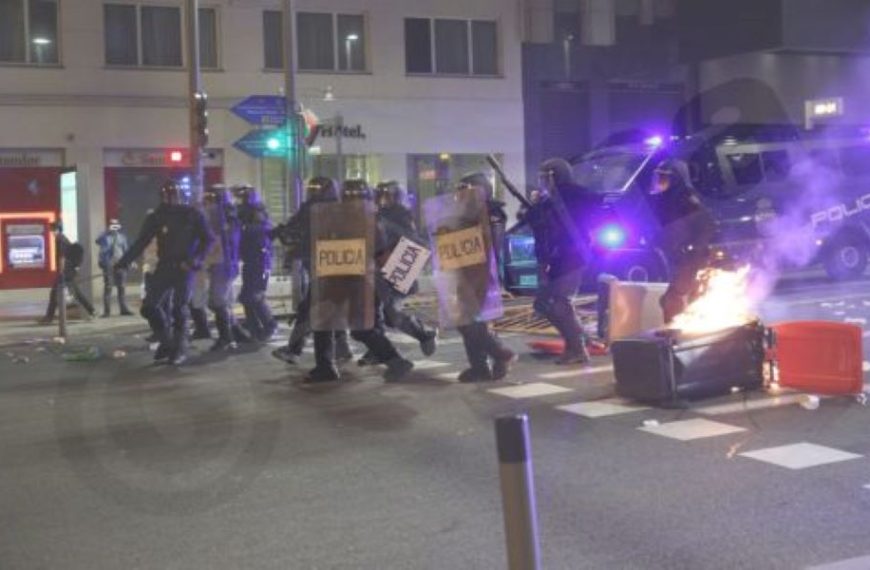 Ισπανία: Επεισόδια στις διαδηλώσεις κατά των περιοριστικών μέτρων