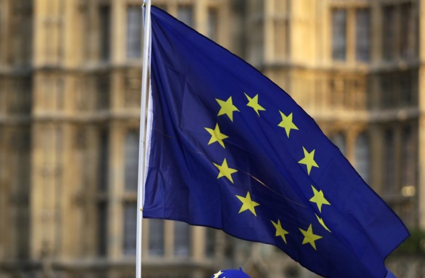 Η πανδημία φέρνει «τσουνάμι χρέους»