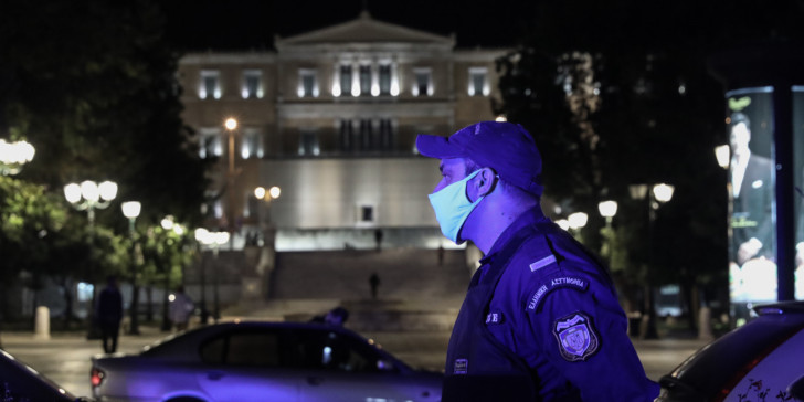 Ακόμα και με εμβόλιο, θα ζήσουμε δύο χρόνια με περιοριστικά μέτρα…