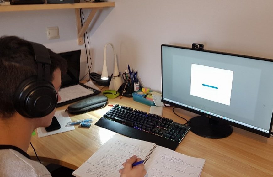 Αγωνία για τη δεύτερη ημέρα της τηλεκπαίδευσης μετά το χθεσινό αλαλούμ