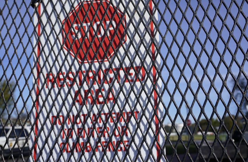 Φράχτης στήθηκε γύρω από τον Λευκό Οίκο υπό το φόβο επεισοδίων