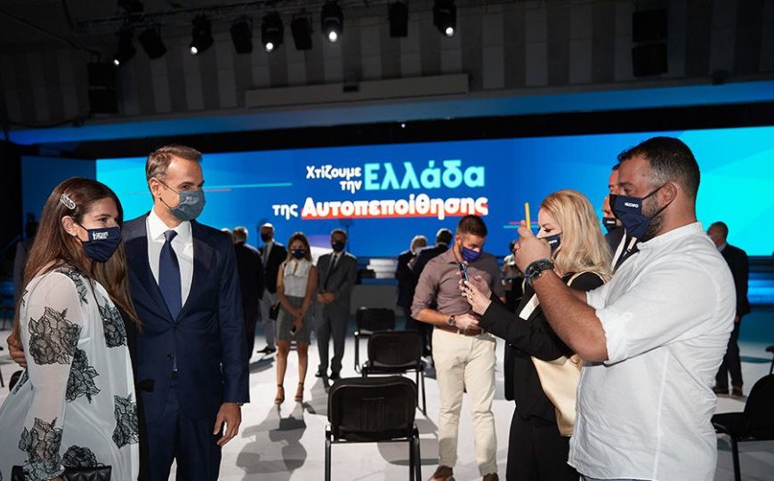 Η δημοσκόπηση- συναγερμός: Πως η κυβέρνηση χάνει την επικοινωνιακή μάχη για το&hellip;