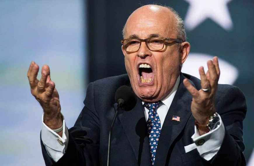 Ρούντι Τζουλιάνι: Από «δήμαρχος της Αμερικής» υποστηρικτής θεωριών συνομωσίας