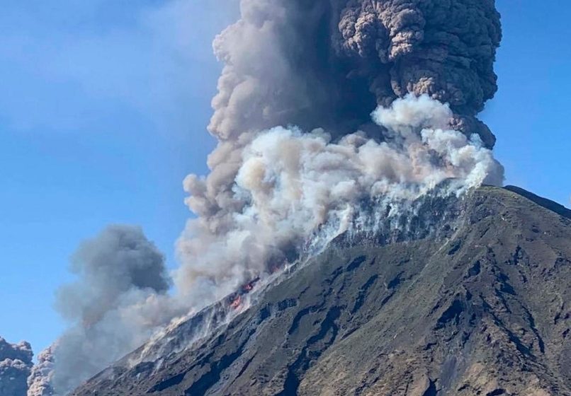 Ισχυρή έκρηξη στο ηφαίστειο Στρόμπολι ανοιχτά της Σικελίας