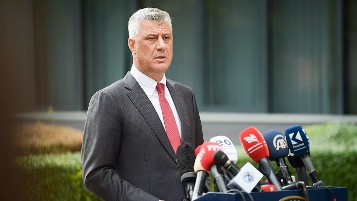 Αθώος δηλώνει ο Χάσιμ Θάτσι για τα εγκλήματα πολέμου που του αποδίδονται από το ειδικό δικαστήριο για το Κόσοβο