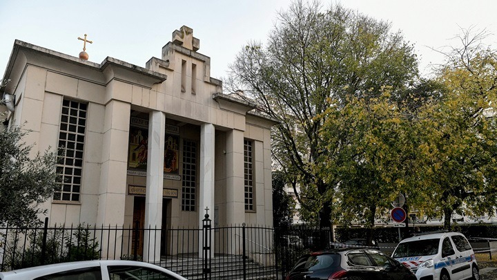 Αφέθηκε ελεύθερος ο ύποπτος για την επίθεση εναντίον του ιερέα στη Λιόν