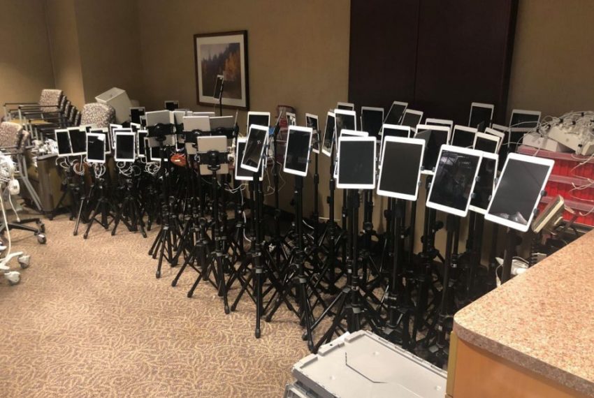 ΗΠΑ: Τάμπλετ έξω από ΜΕΘ για το τελευταίο αντίο των συγγενών