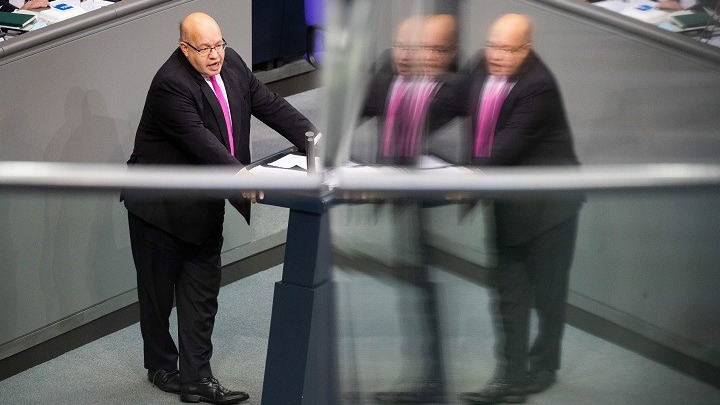 Άλτμάιερ: Αγοράστε μόνο τα απολύτως αναγκαία είδη, όχι χριστουγεννιάτικα δώρα