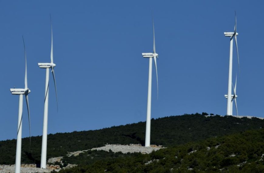 Bloomberg: Η παραγωγή ηλιακής και αιολικής ενέργειας ξεπέρασε αυτή του φυσικού αερίου στην Ευρώπη