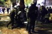 Bίαιη προσαγωγή άνδρα στα Εξάρχεια – Φώναζε με απόγνωση στα ΜΑΤ να τον αφήσουν (Video)