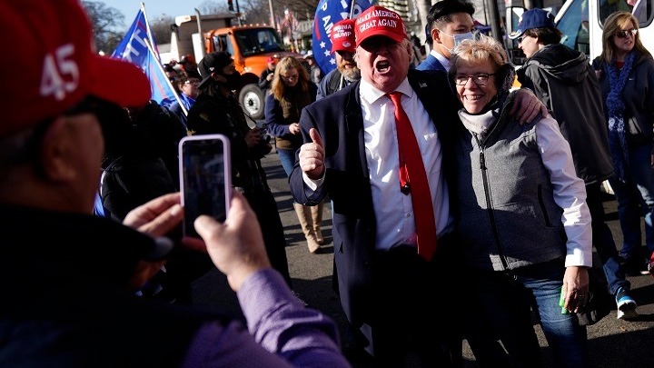 «Τέσσερα χρόνια ακόμα» – Χιλιάδες οπαδοί του Τραμπ διαδήλωσαν στην Ουάσινγκτον