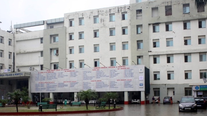 Εκατοντάδες άνθρωποι σε νοσοκομεία στην Ινδία – Ενας νεκρός από μια άγνωστη ασθένεια