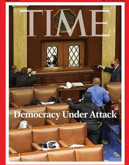 Η Δημοκρατία δέχεται επίθεση