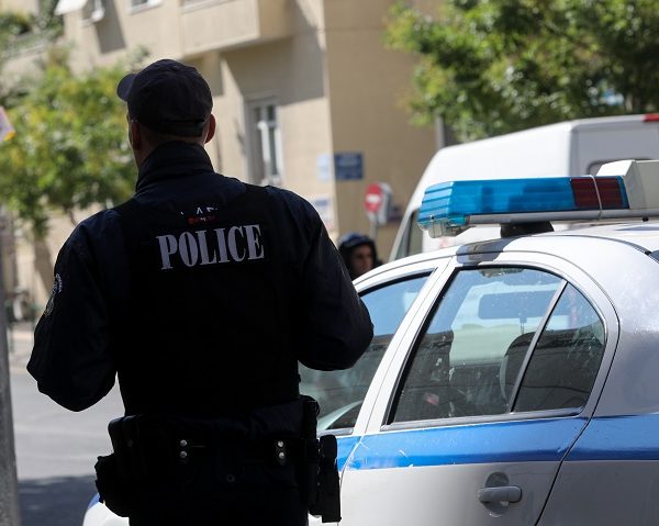 Καταγγελία ακραίας βίας: Αστυνομικός πατούσε παιδί στο κρανίο με το γόνατο –&hellip;