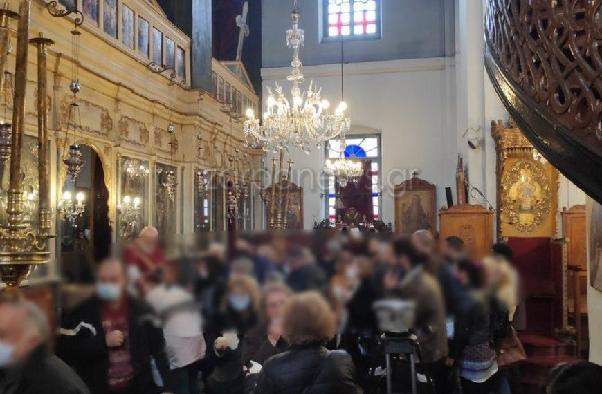 Χανιά: Εικόνες συνωστισμού στη Μητρόπολη