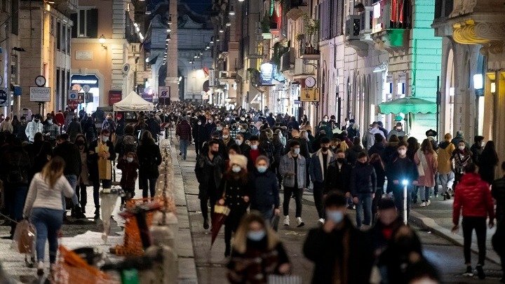 Ιταλία: 11.252 νέα κρούσματα – Ανησυχία για τους συνωστισμούς σε μεγάλες πόλεις