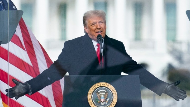 Δημοσκόπηση: Η πλειοψηφία των Αμερικανών επιθυμεί την άμεση αποπομπή του Τραμπ από την προεδρία