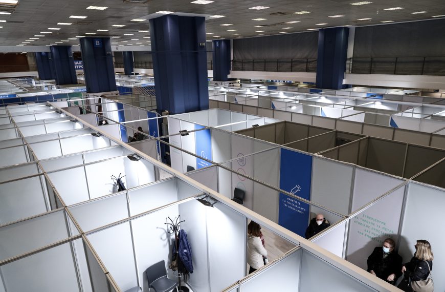 Ρεκόρ με 25.000 εμβολιασμούς τη Δευτέρα παρά την κακοκαιρία – Το πρόγραμμα εμβολιασμών
