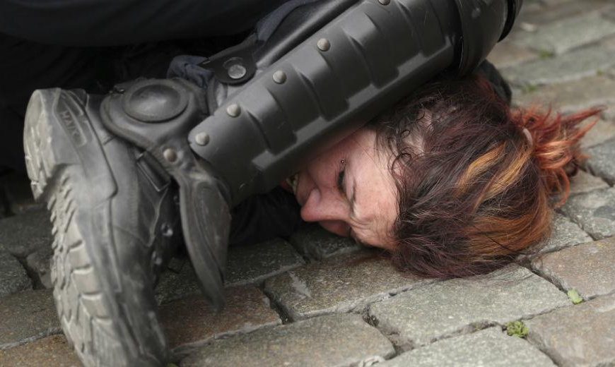 Νέα Σμύρνη – Καταγγελία: Ξυλοδαρμός γυναίκας από αστυνομικούς της ομάδας ΔΡΑΣΗ