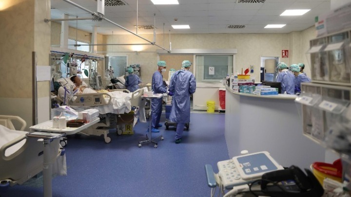 Η «βρετανική» μετάλλαξη αυξάνει περίπου 35% τον κίνδυνο θανάτου